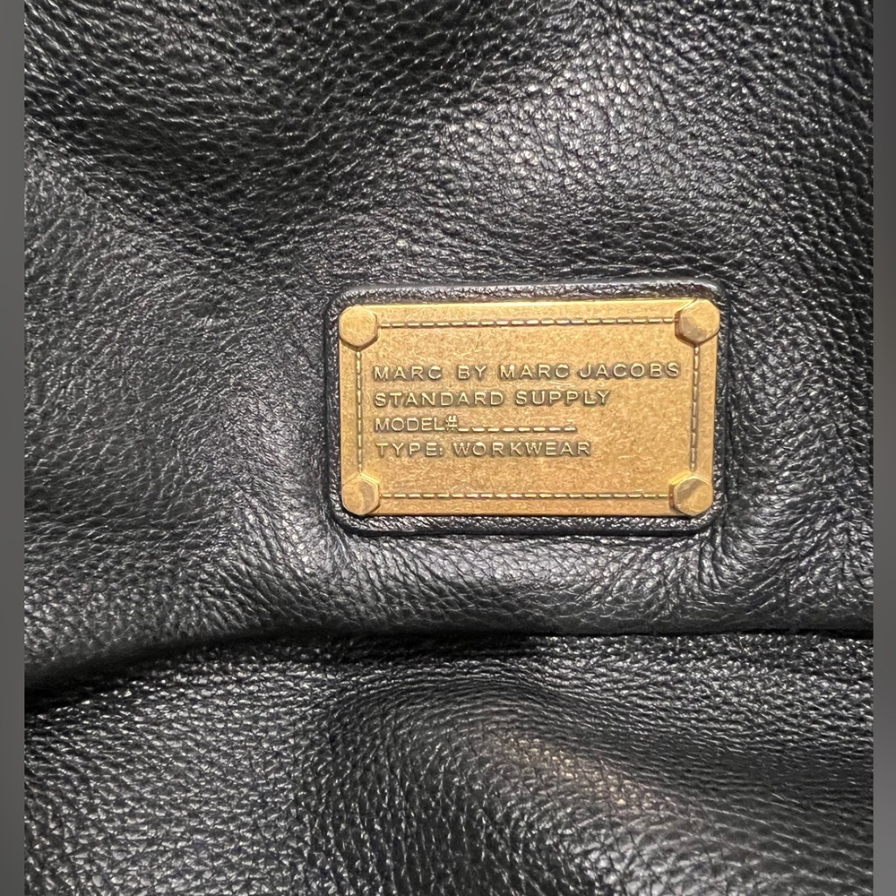 Marc by Marc Jacobs Black Classic Q Pebbled Leather Ukita Crossbody Flap Bag - Picture 6 of 11